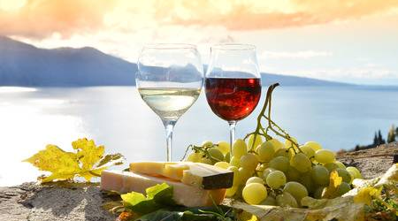 copa vino blanco y tinto con mar